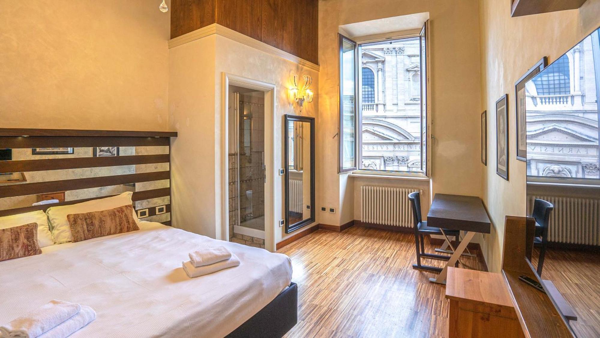 Piazza Venezia Charming With View * Rom